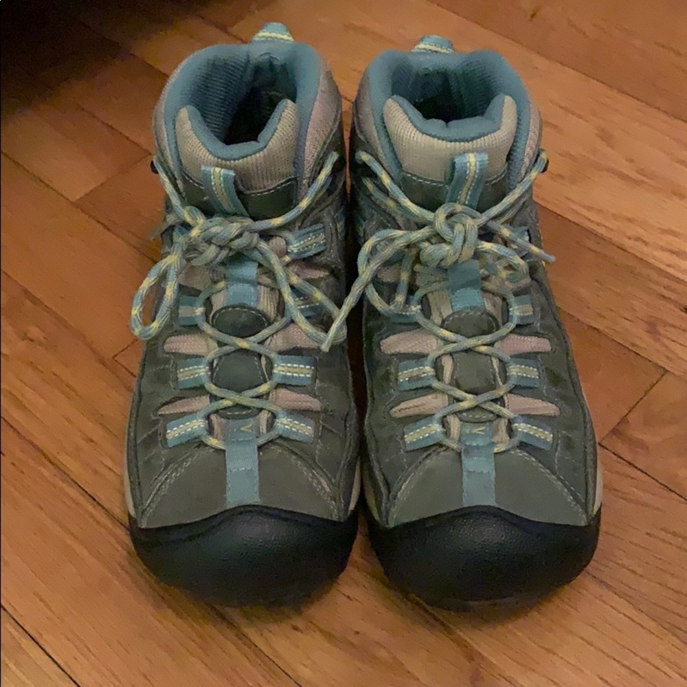 Keen Waterproof Hiking Boots- very warm!